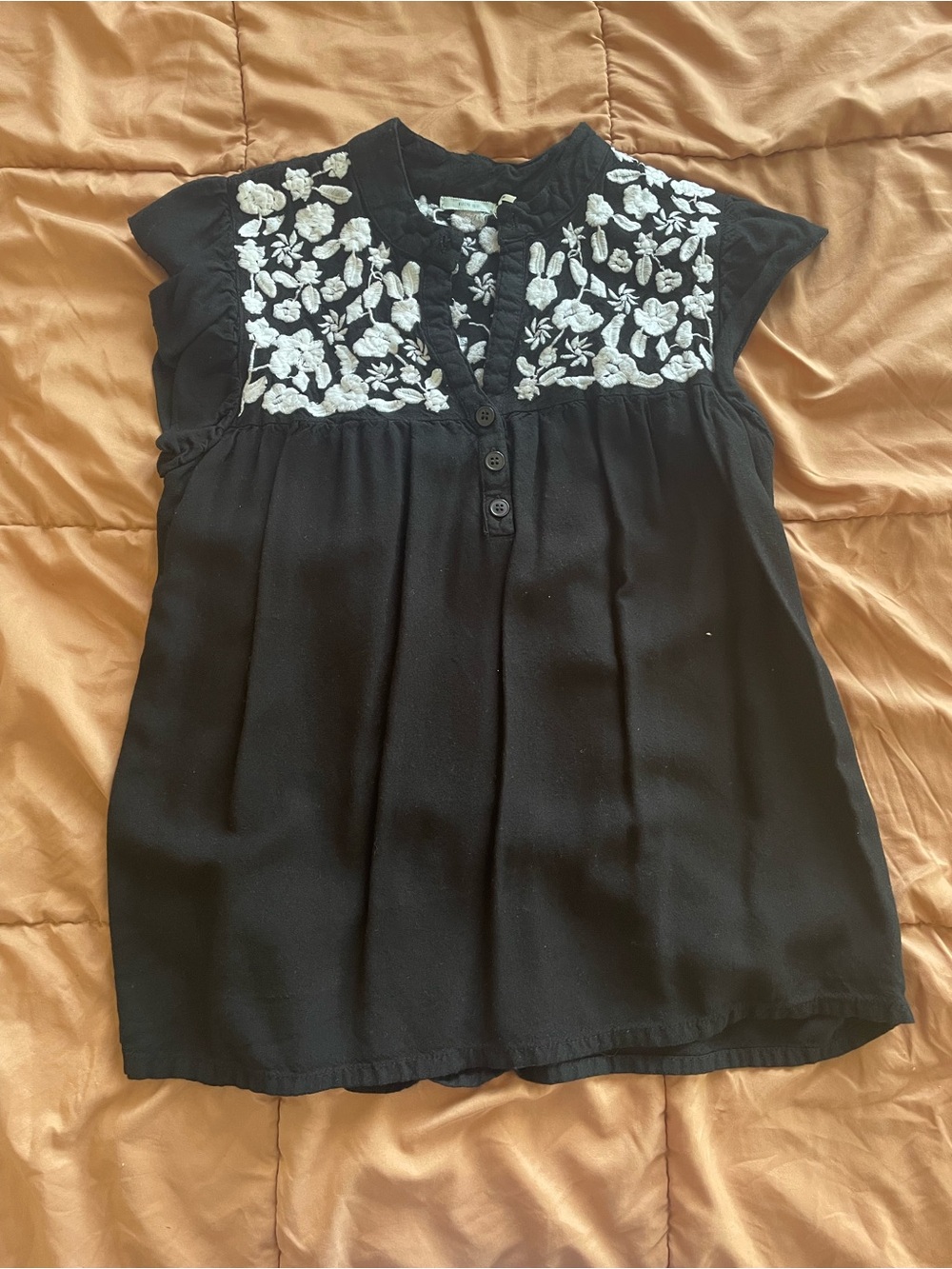Kimchi Blue Black Cap Sleeve Top with White Floral Embroidery